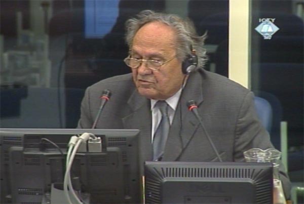 Josip Manolic testifying in the trial of the former leaders of Herzeg Bosnia