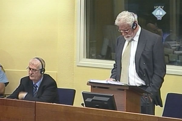 Slobodan Praljak za vrijeme davanja uvodne izjave na početku svog dokaznog postupka na suđenju nekadašnjim čelnicima Herceg Bosne