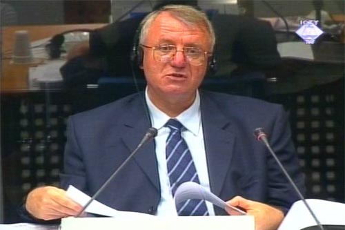 Vojislav Seselj testifying in defense of Slobodan Milosevic