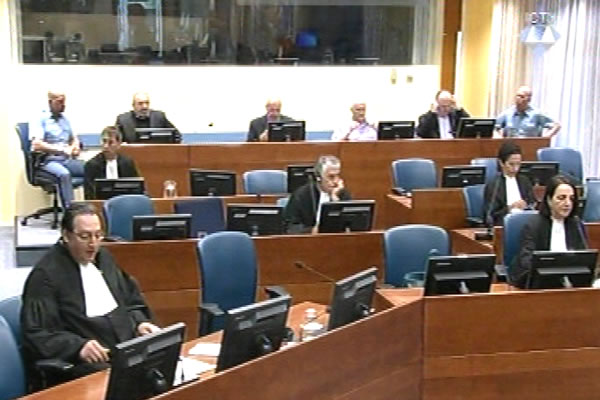 Vujadin Popovic, Ljubisa Beara, Radivoj Miletic i Vinko Pandurevic in the courtroom