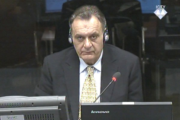 Mane Djuric, defence witness at Rako Mladic trial