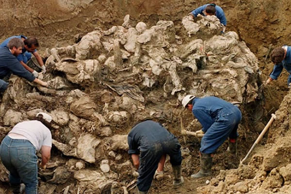 Exhumation from mass grave Tomasica near Prijedor