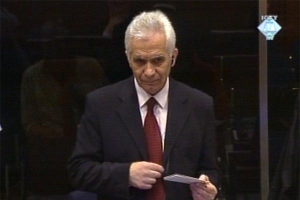 Momcilo Krajisnik testifying in his own trial