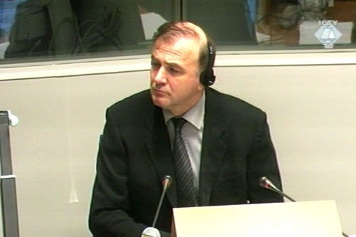 Momcilo Mandic testifying in the Krajisnik trial 
