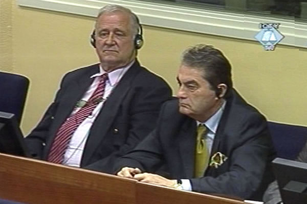 Dragoljub Ojdanic and Nebojsa Pavkovic in the courtroom