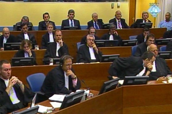 Milan Milutinovic, Nikola Sainovic, Dragoljub Ojdanic, Nebojsa Pavkovic, Vladimir Lazarevic and Sreten Lukic in the courtroom