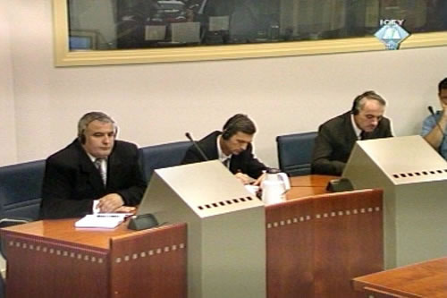 Vidoje Blagojevic, Dragan Obrenovic and Dragan Jokic in the courtroom