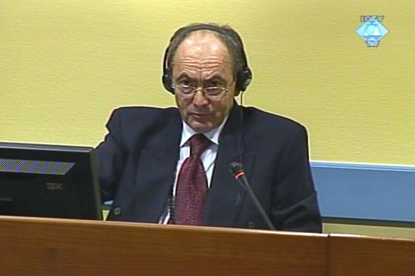 Zdravko Tolimir in the courtroom